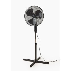 Ventilateur noir sur pied...